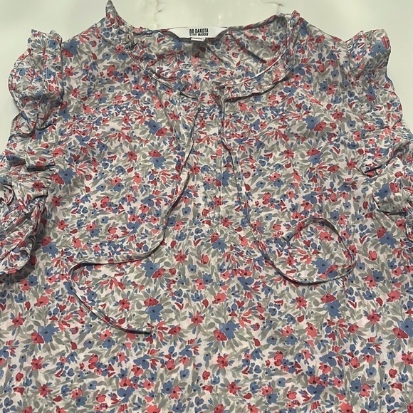 BB Dakota by Steve Madden Ditsy Floral Sleeveless Blouse Tank size Medium - Picture 6 of 7